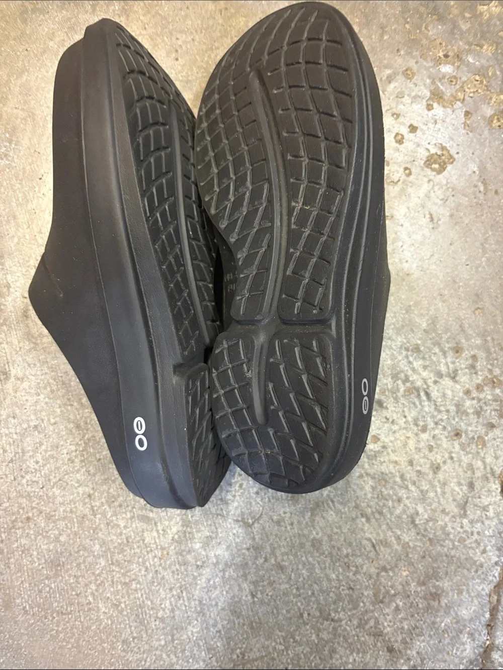 OOFOS Men’s Black Slip-On Comfort Clogs